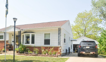 We can detail your car from the confort of your own home. Waukesha or Milwaukee county house car dropoff