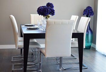 Dining room cleaning services for Milwaukee homes